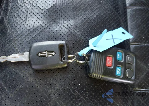 2003 Lincoln Navigator from USA, damaged, VIN 5LMFU28RX3LJ28710